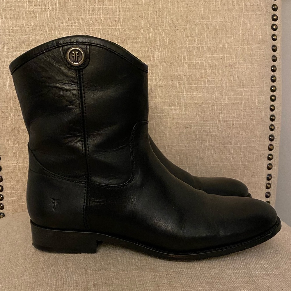 Frye Melissa Button 2 Short Black Boots sz 8.5